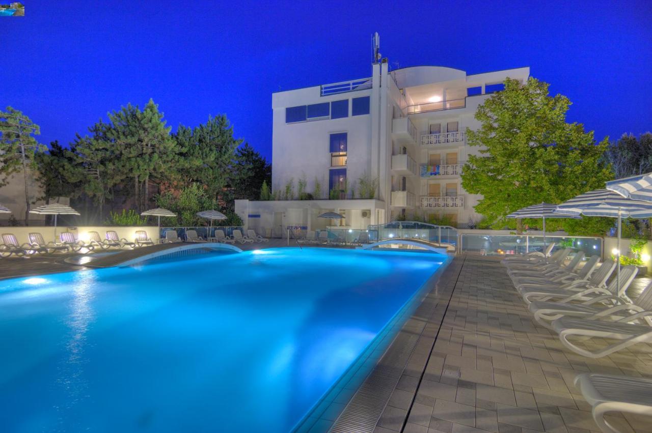 Hotel Firenze Bibione Bagian luar foto