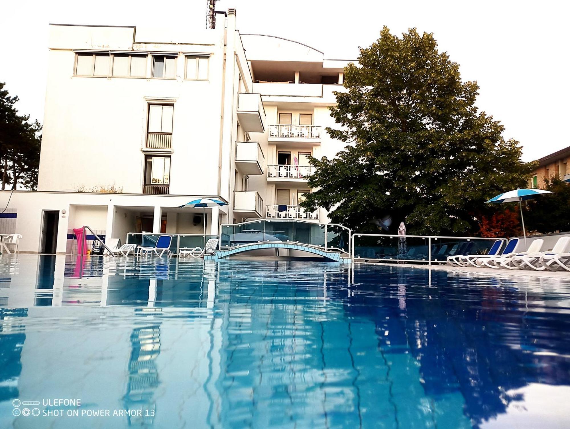 Hotel Firenze Bibione Bagian luar foto