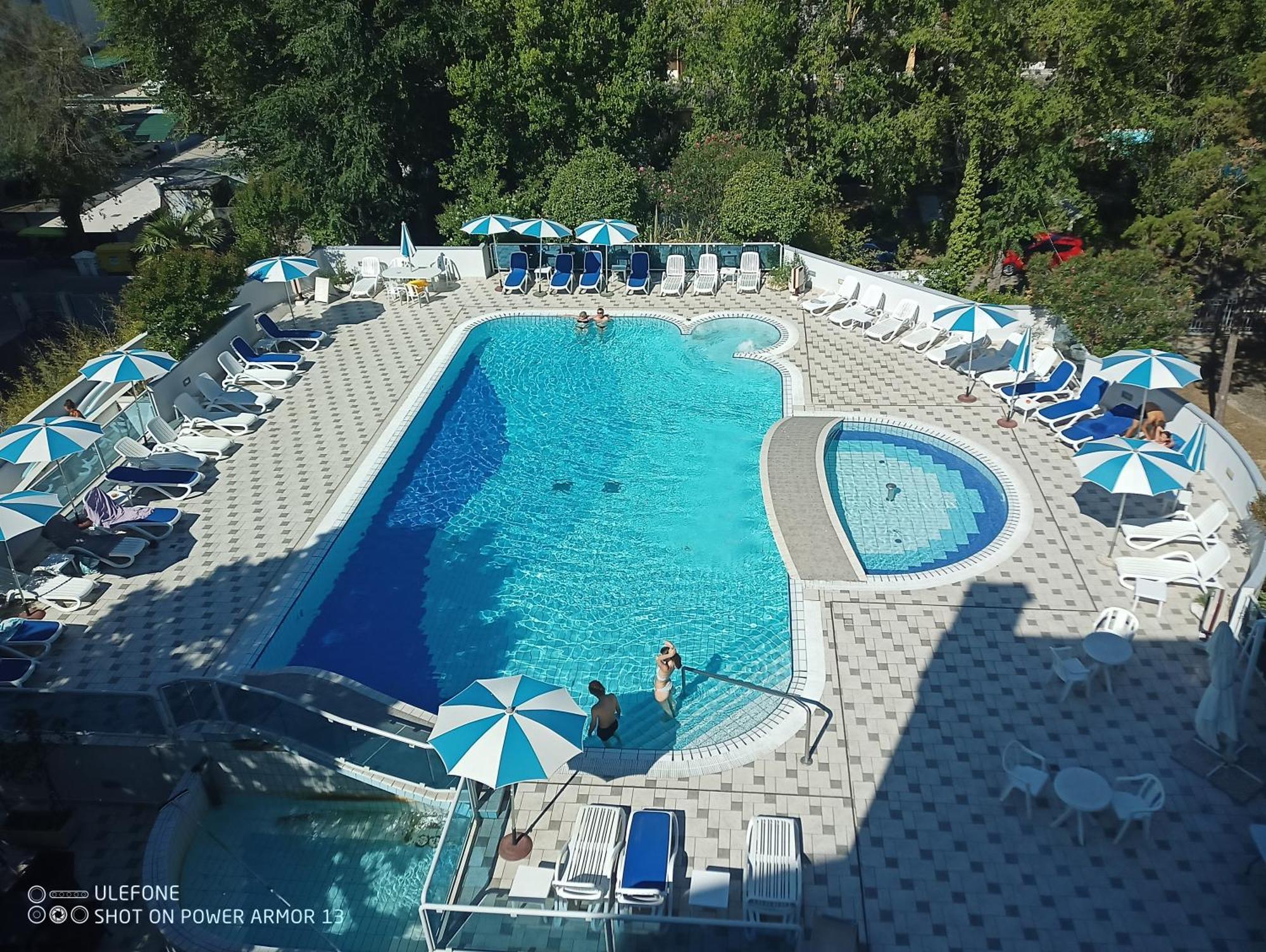 Hotel Firenze Bibione Bagian luar foto