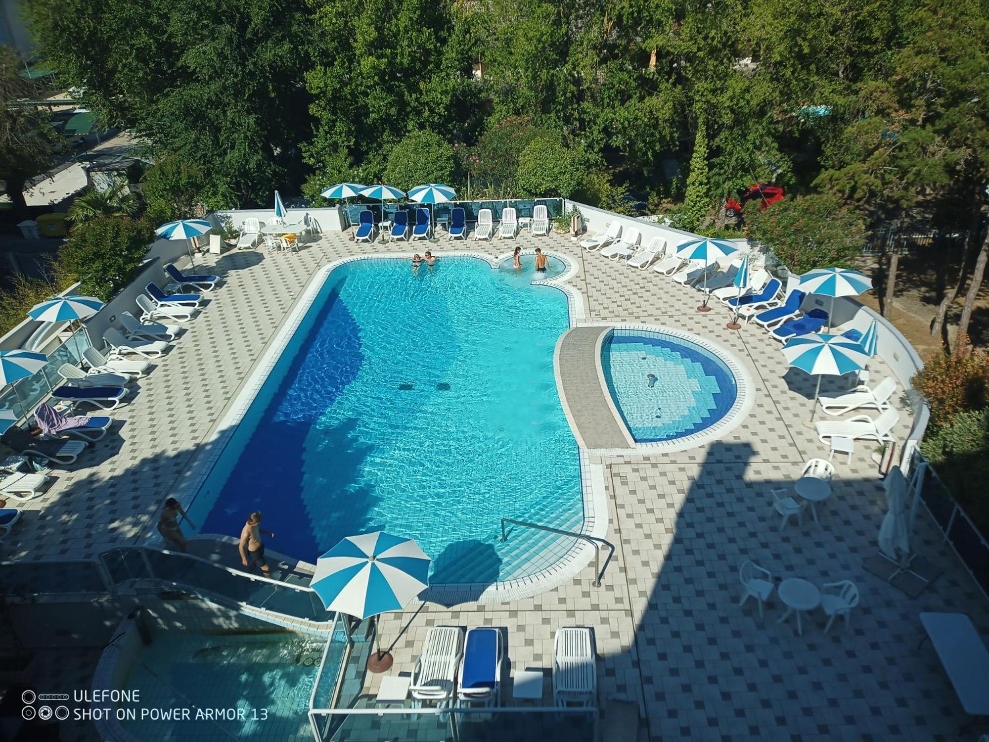 Hotel Firenze Bibione Bagian luar foto