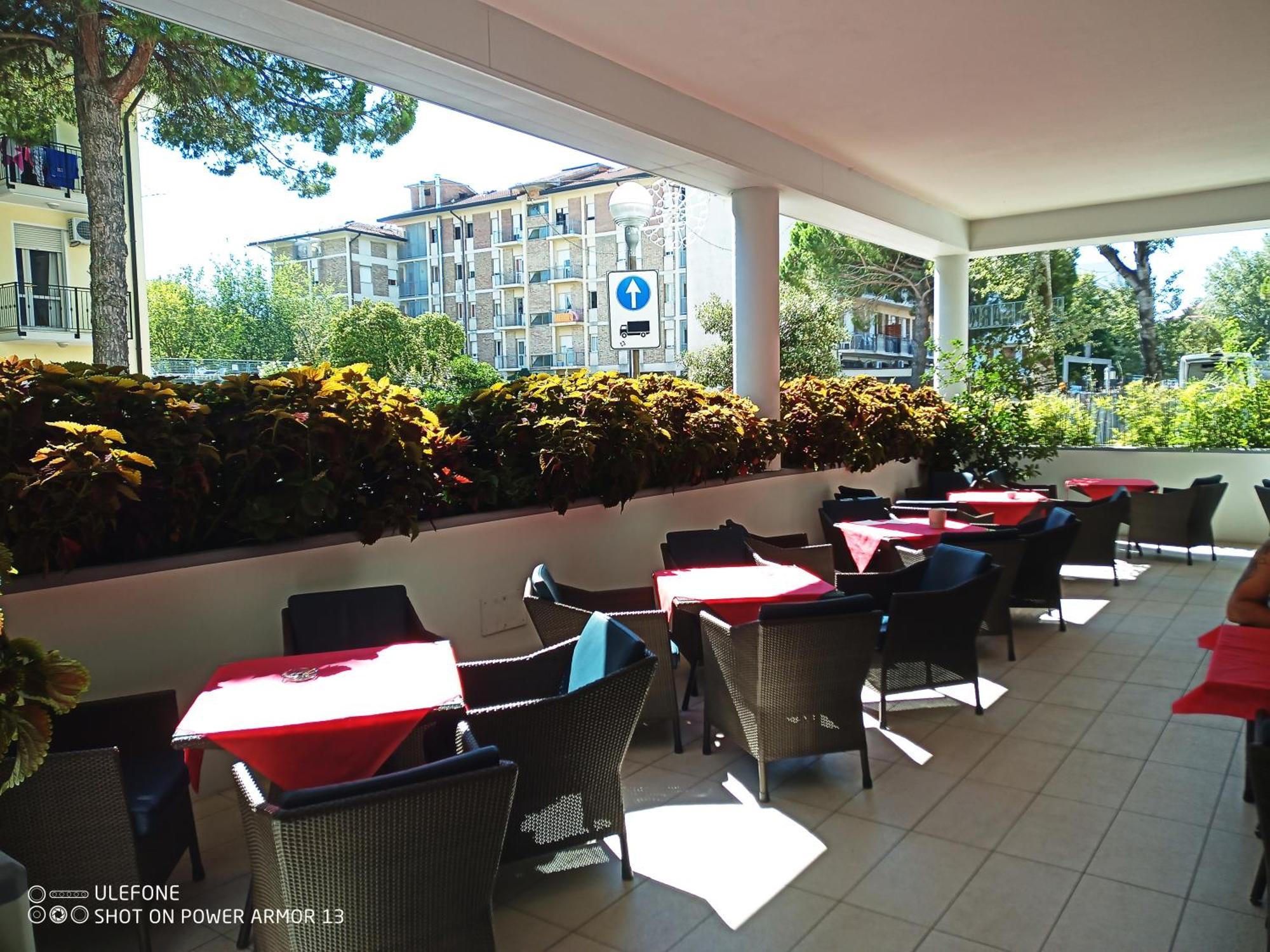 Hotel Firenze Bibione Bagian luar foto