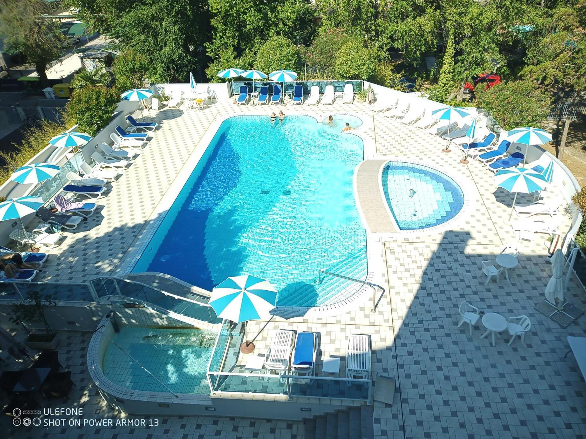 Hotel Firenze Bibione Bagian luar foto