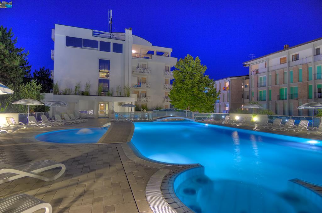Hotel Firenze Bibione Bagian luar foto