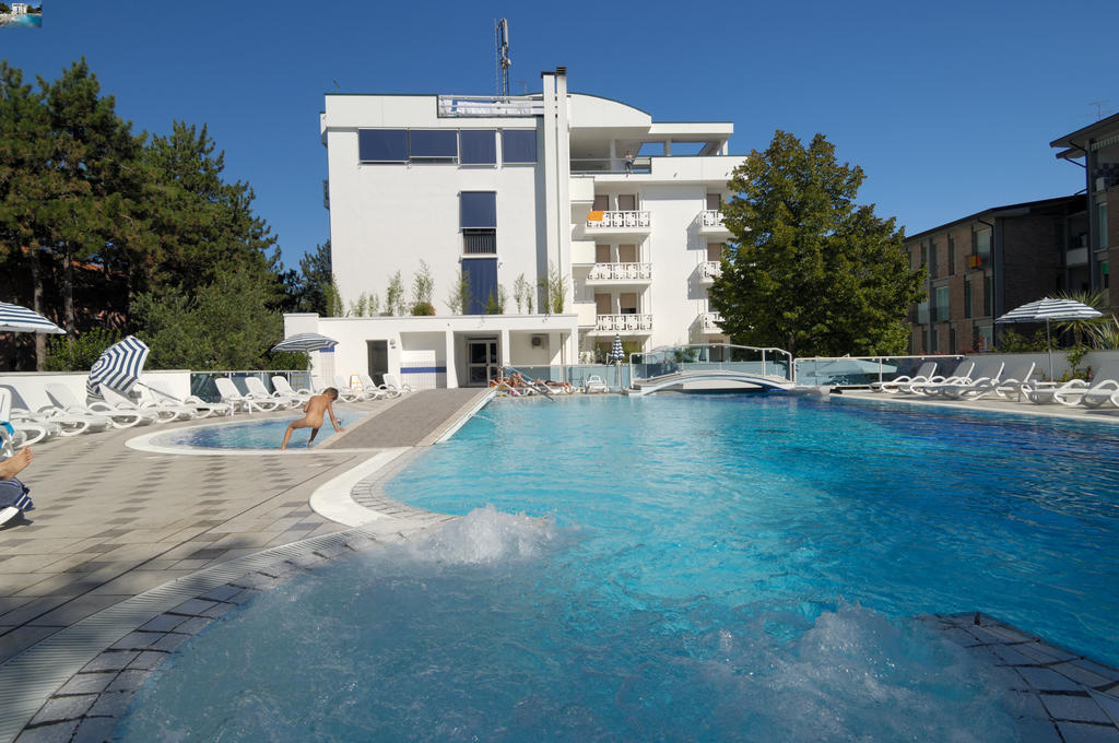 Hotel Firenze Bibione Bagian luar foto